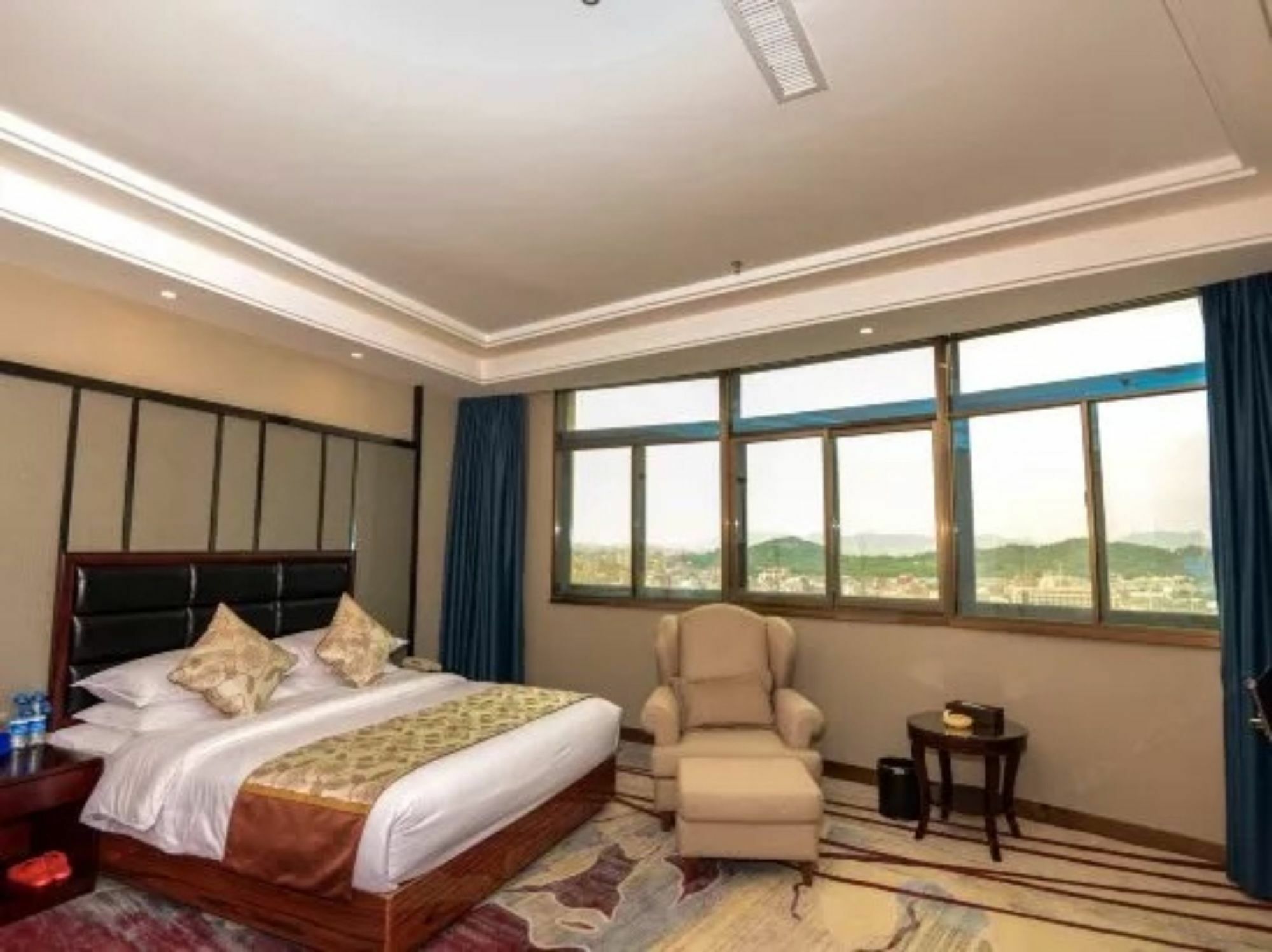 Days Hotel & Suites Shishi Quanzhou  Exterior photo